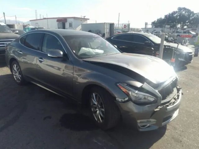 Infiniti Q70 2019