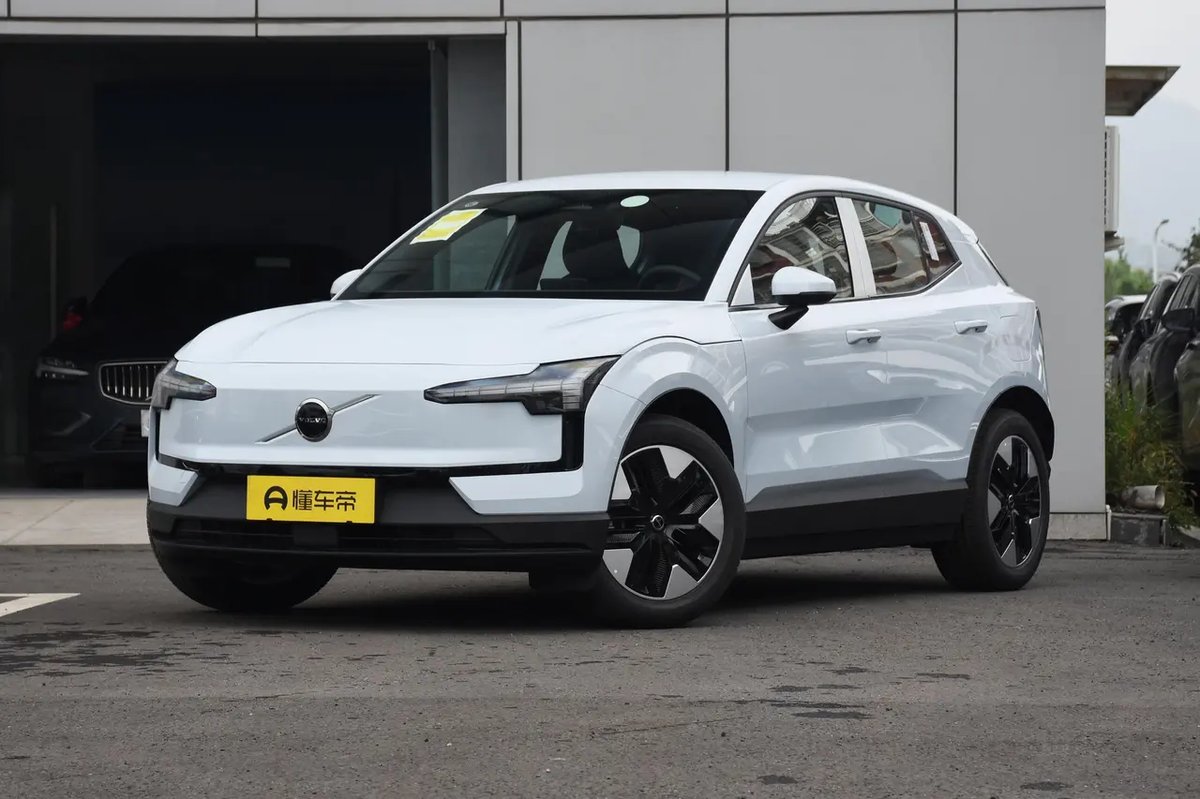 Volvo EX30 2025