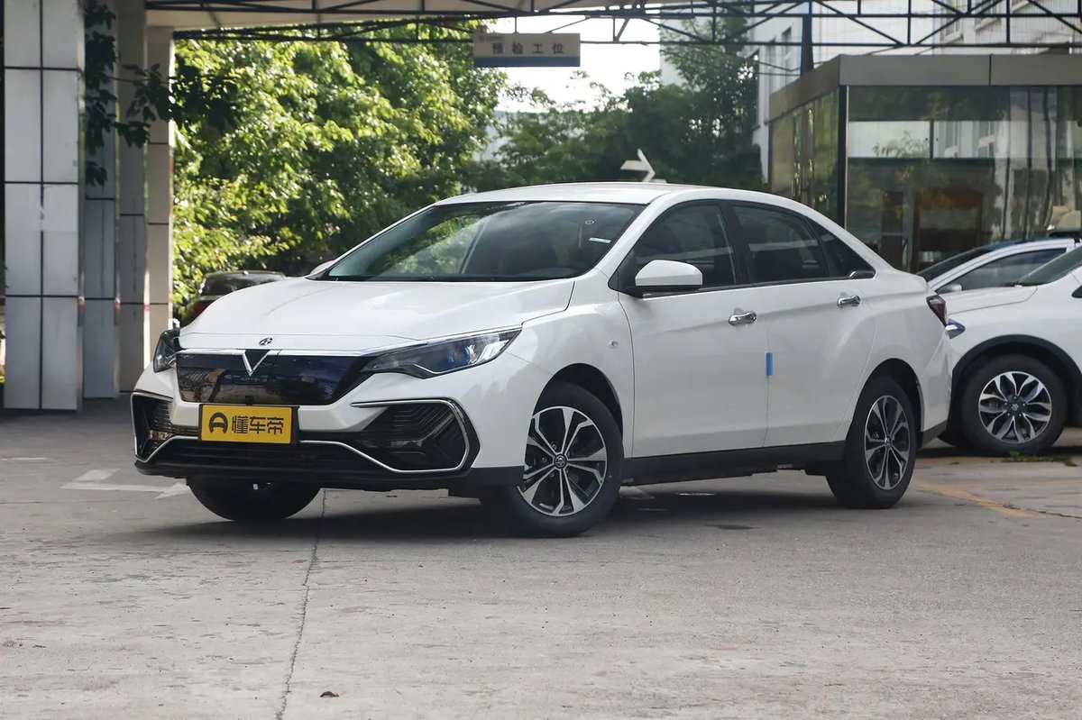 Venucia D60 EV 2022