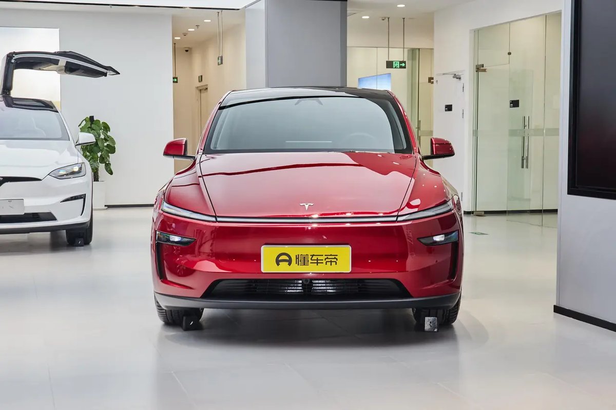 Tesla Model Y 2025