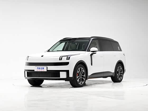 Lynk & Co 900 2025