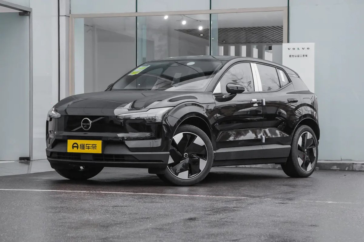 Volvo EX30 2025