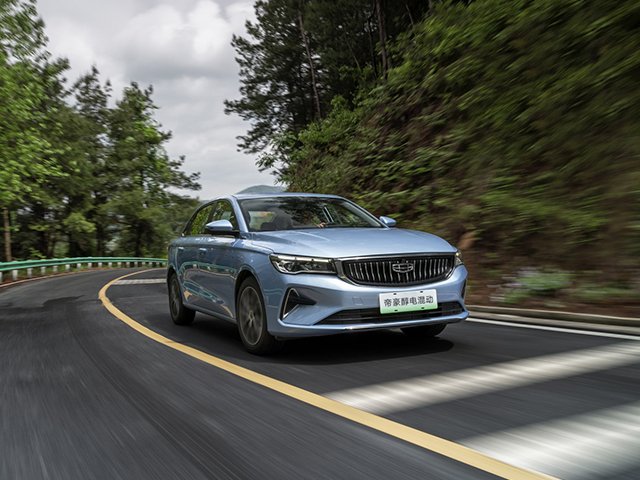 Geely Emgrand 2022