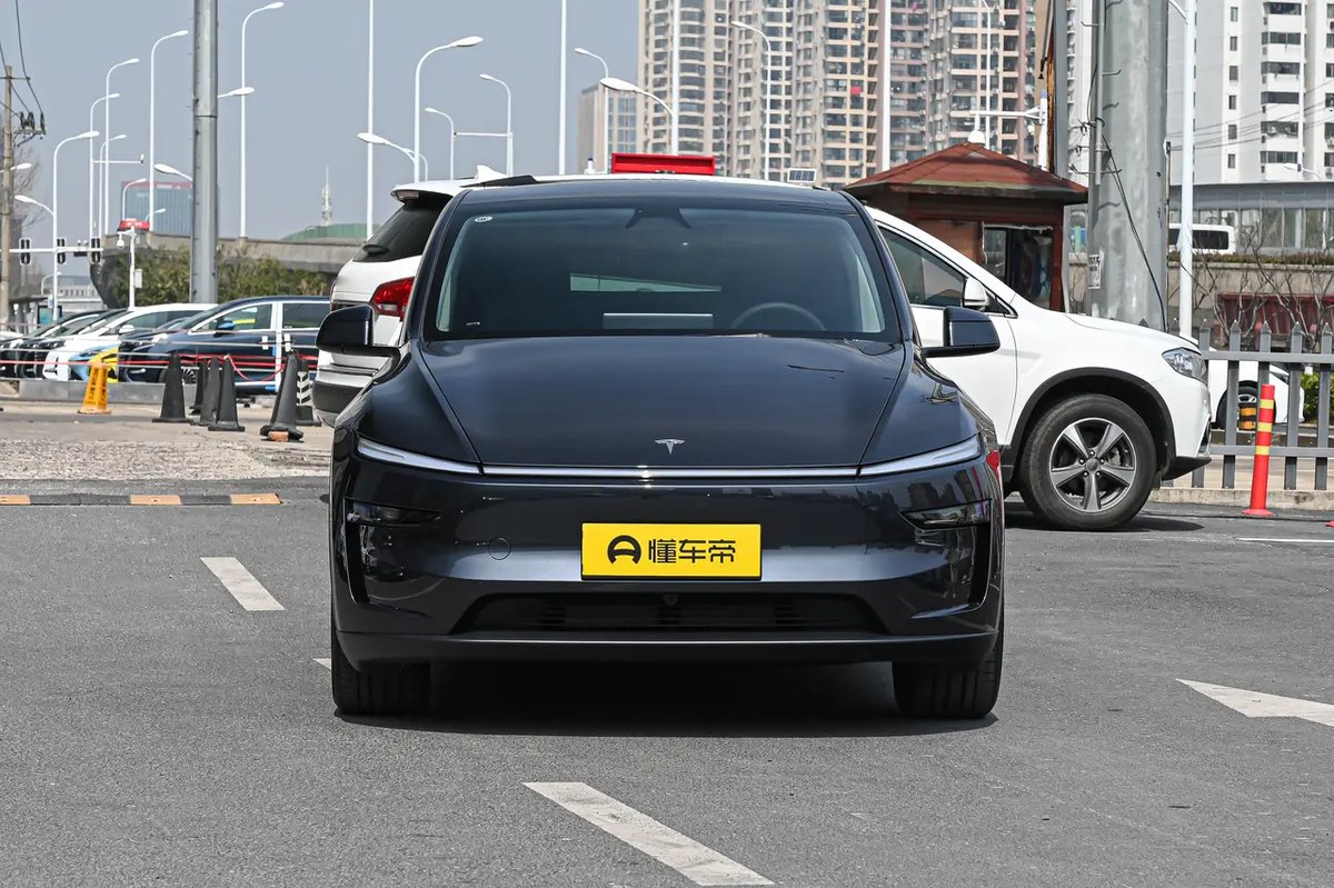 Tesla Model Y 2024