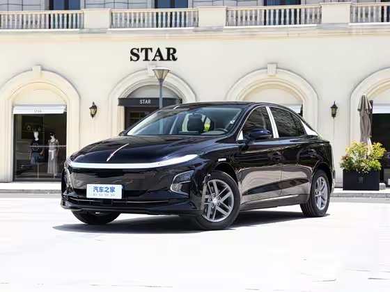 Hongqi E-QM5 2025