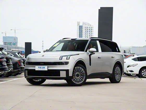 Lynk & Co 900 2025