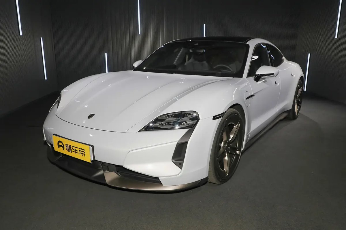 Porsche Taycan 2022