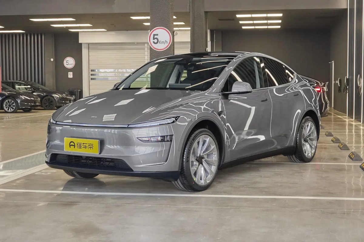 Tesla Model Y 2024