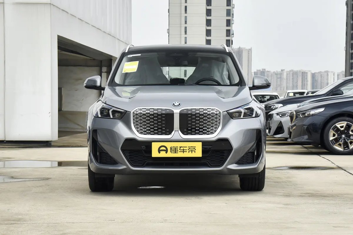 BMW IX1 2024