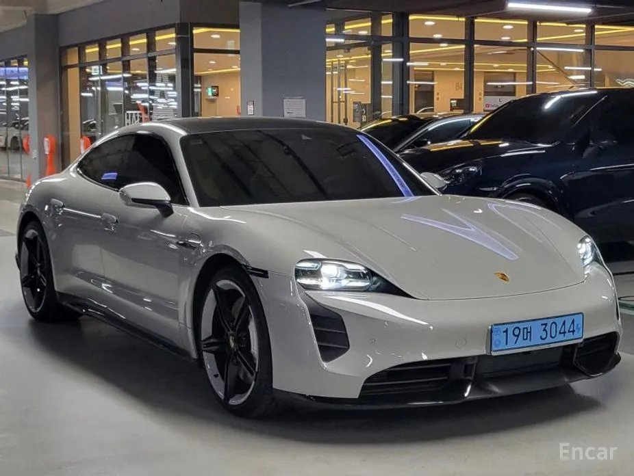 Porsche Taycan 2021